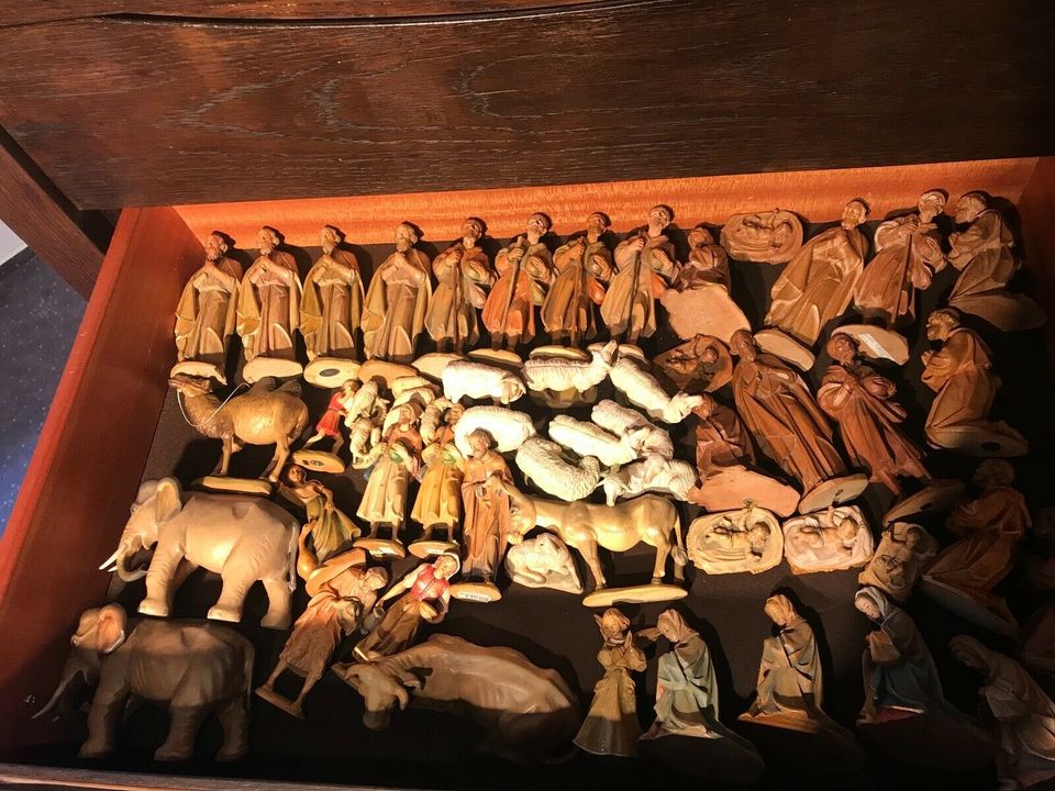 ANRI u.ä.1: einzelne Krippenfiguren aus großer Sammlung gegen VB in Tiefenbach