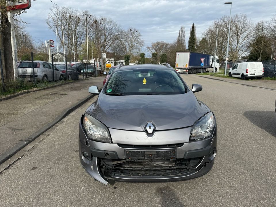 Renault Megane III Grandtour Dynamique AUTOMATIK in Lahr (Schwarzwald)