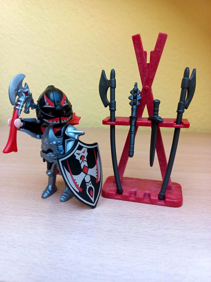 Playmobil Ritter mit Waffenständer Axtritter in Golchen