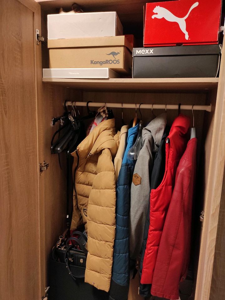 1x Kleiderschrank 1x Kommode 1x Garderobe Geflecht Optik Eiche in Augsburg