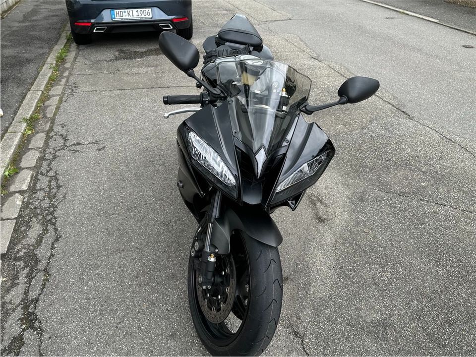 Yamaha R6 RJ15 Schwarz Tüv Neu in Düsseldorf