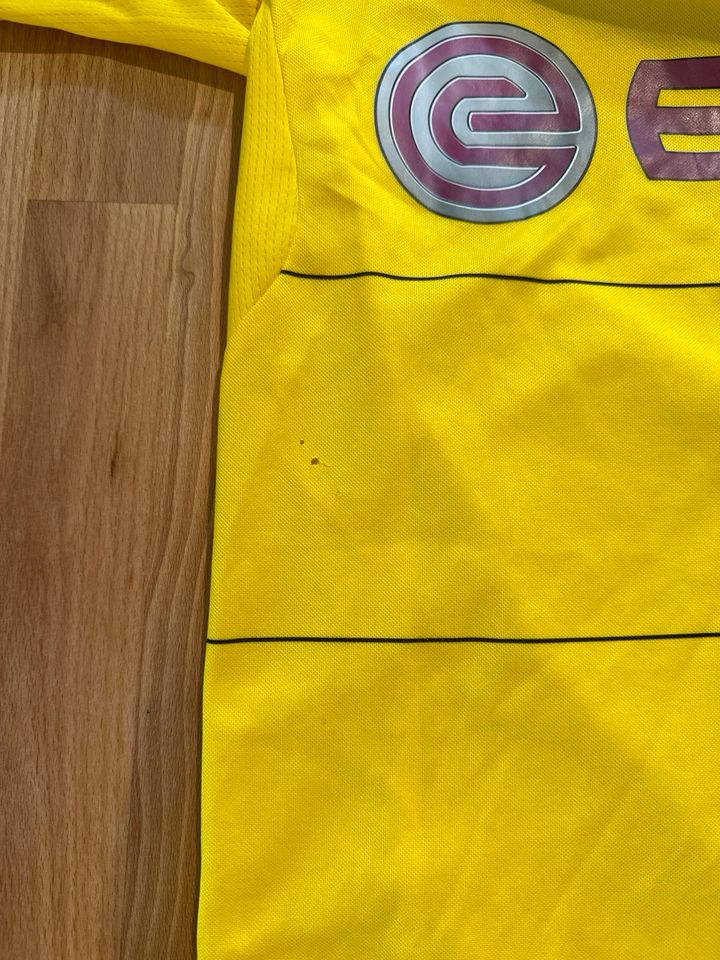 Dortmund Trikot, Größe M, 2 kleine Löcher in Reichenau