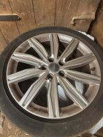 Audi A6 Winterreifen 245/45 R19 102V Niedersachsen - Lüneburg Vorschau