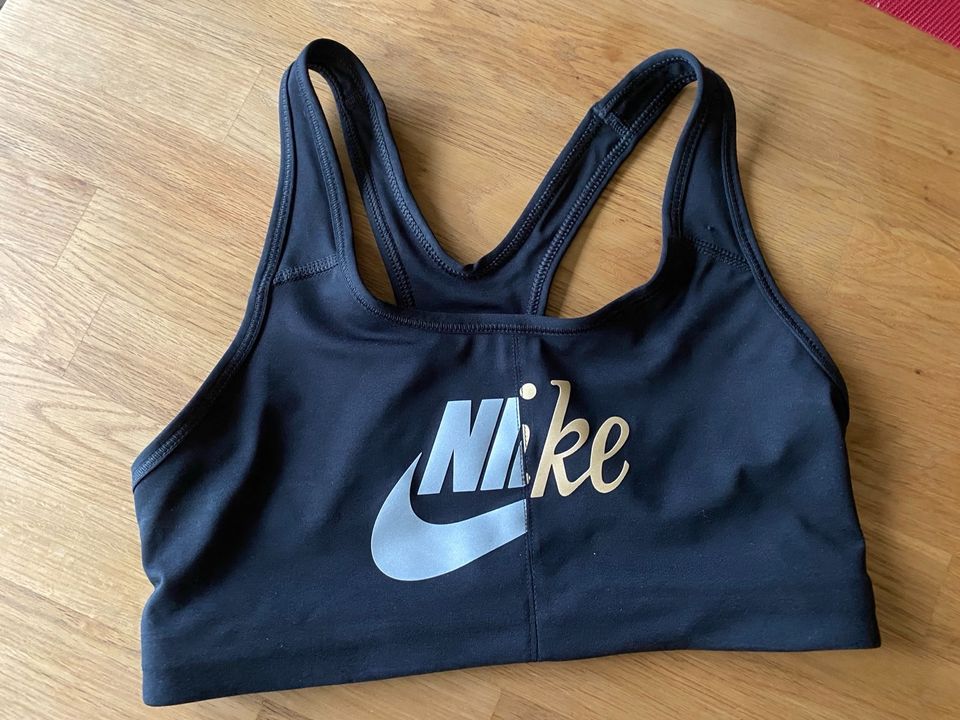 Nike Bustier Gr. XS in Meißner