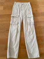 Bershka Cargohose beige Gr. 34 medium rise cargo straight Rheinland-Pfalz - Montabaur Vorschau