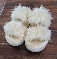 UGG FLUFF SUGAR Plateausandale Größe 39 Hessen - Villmar Vorschau