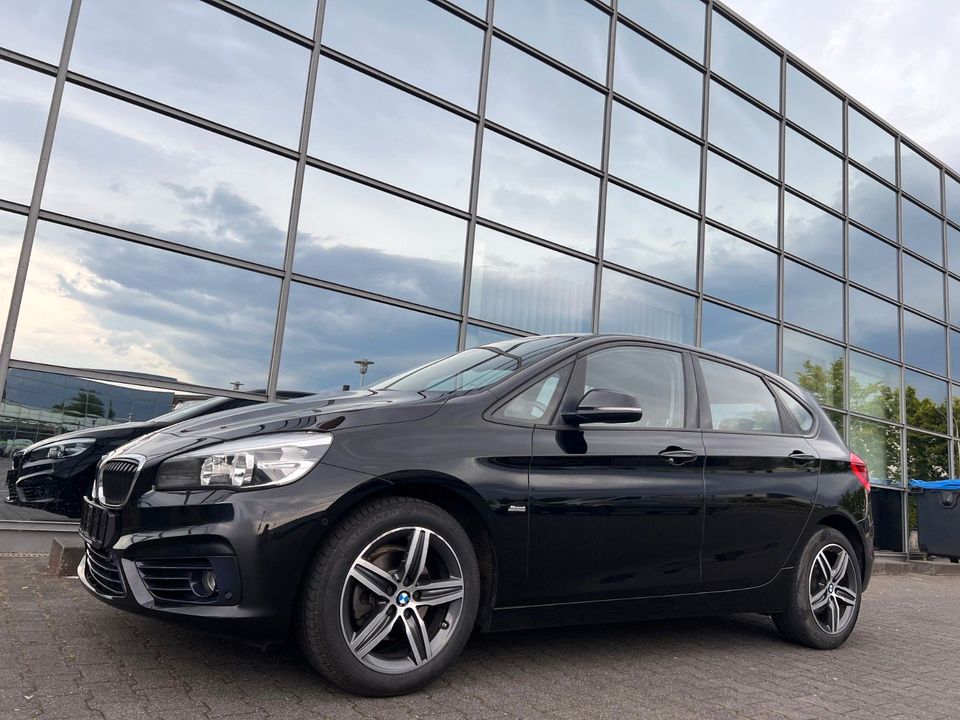 BMW Active Tourer 216 d Sport Line M-Paket Navi in Mönchengladbach