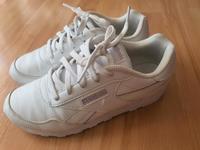 Mädchen Reebok Schuhe Gr 36 Nordrhein-Westfalen - Lippstadt Vorschau