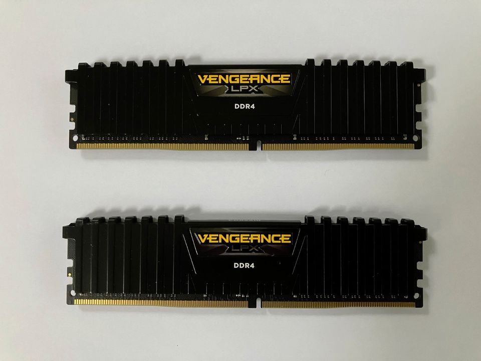 Corsair DDR4 16GB (2x 8GB) RAM 3000MHz in Berlin