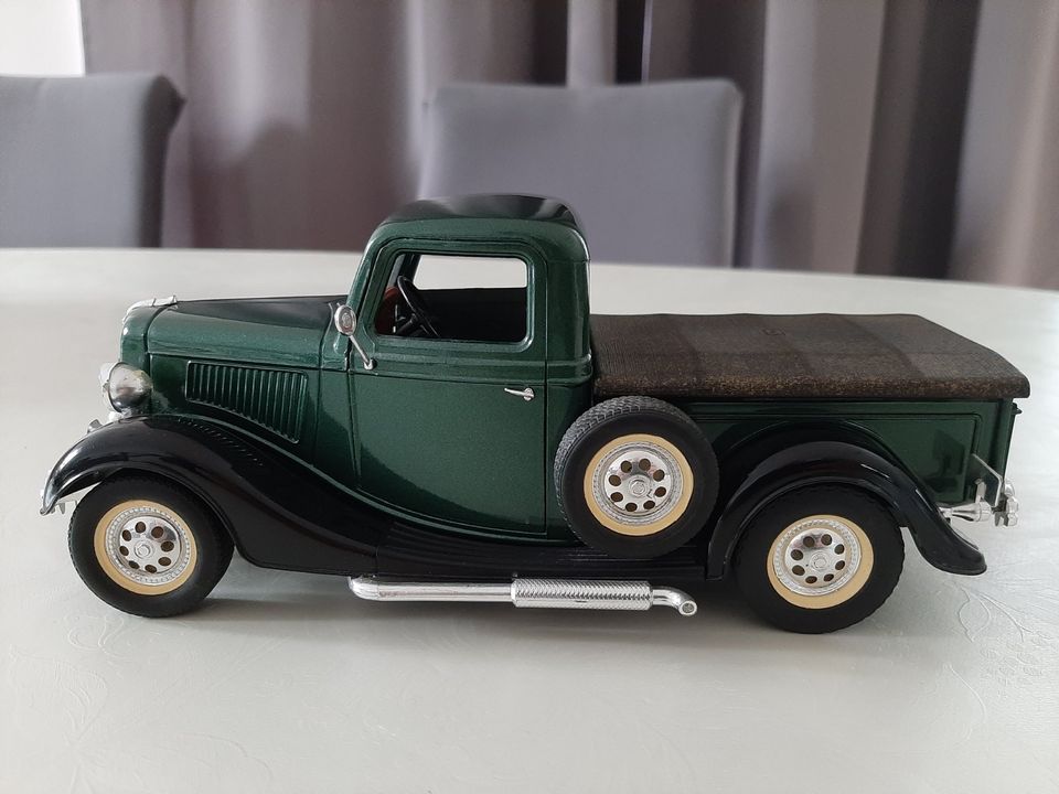 Solido Ford V 8 Pickup (1936) Modellauto/dunkelgrün/1:19 in Menden