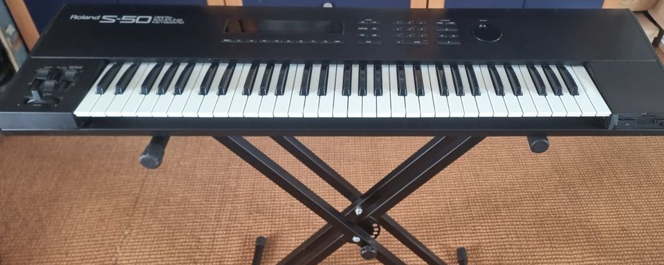 Roland S50 Digital Sampling Keyboard in Berlin