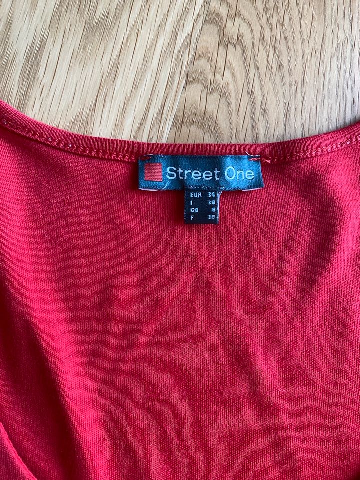 Tshirt Street One 2 Stück rot und dunkelblau Größe 34 in Pähl