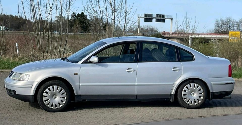 VW Passat 2,8i V6 Syncro Allrad mit AHK,KLIMA,XENON in Pirmasens