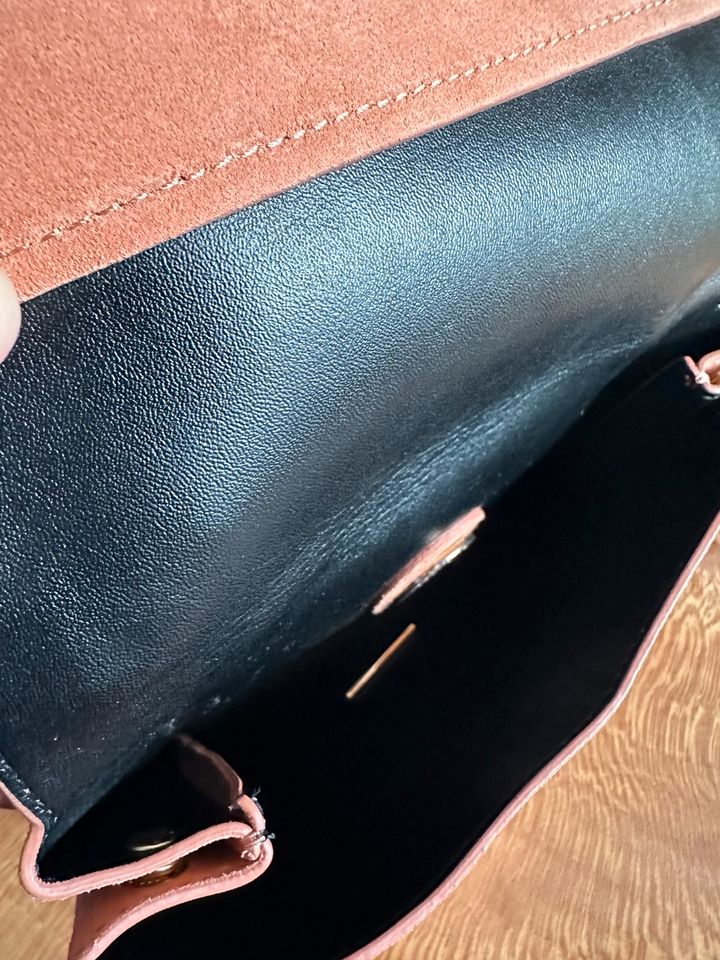 Coccinelle Handtasche Arlettis suede in Mühlhausen im Täle