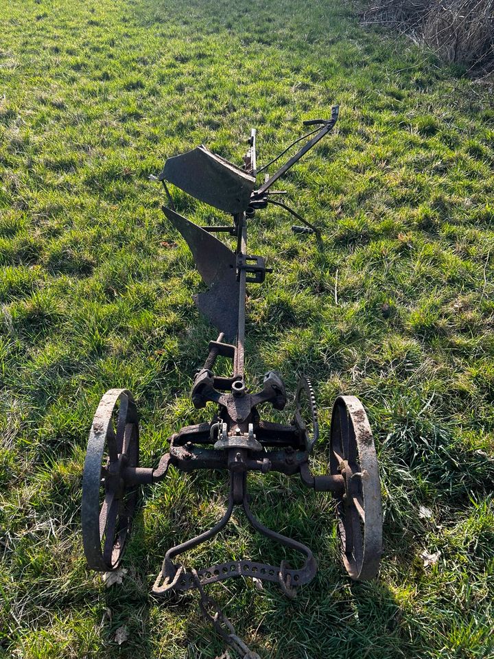 Alter Einscharrpflug Gebrüder Eberhard Antiquität in Eckersdorf