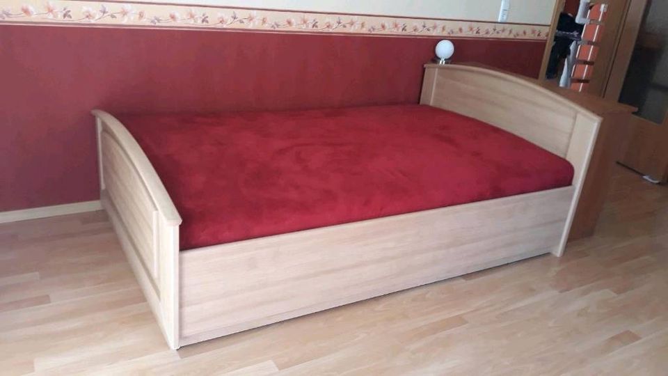 Bett 120x 200 neu Holz massiv inkl. hochw.Matratze und Lattenrost in Sarstedt