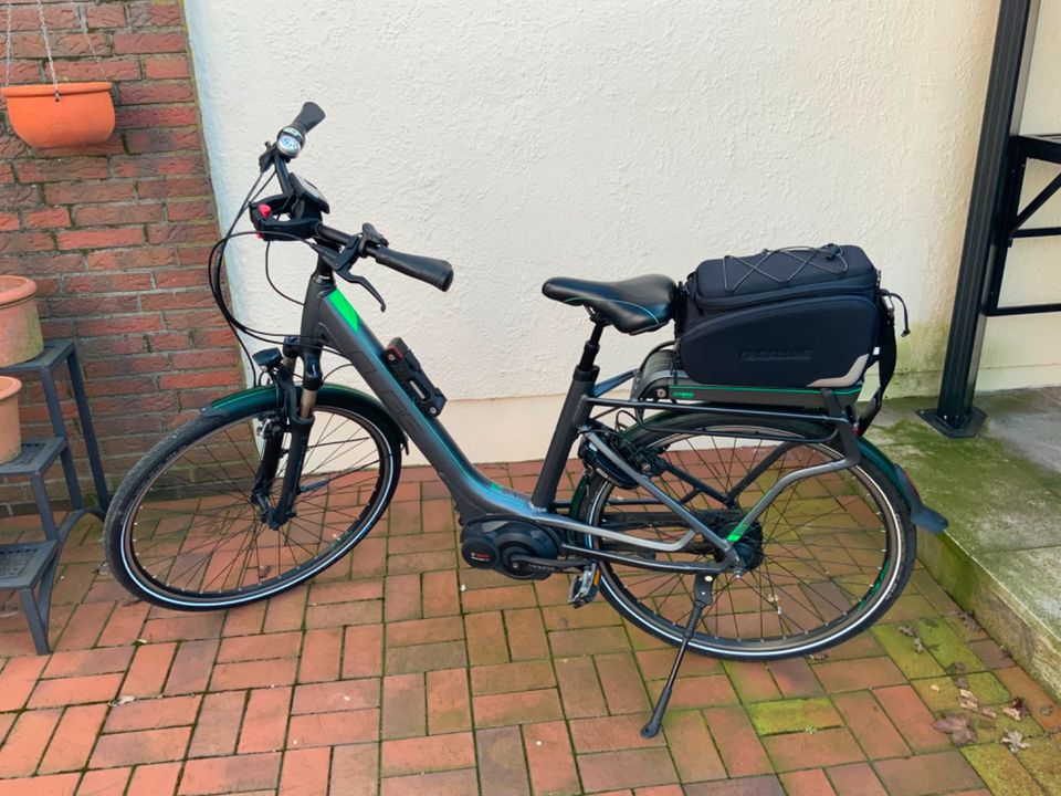 Damen E-Bike Cube Travel Hybrid Pro 400 in Gettorf