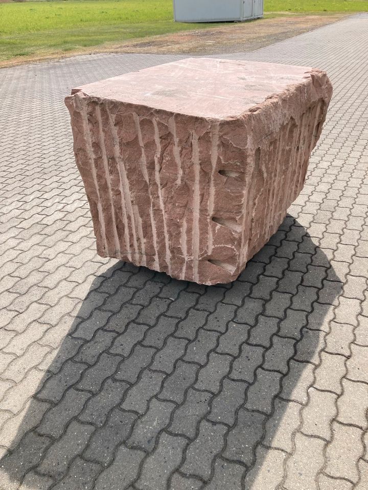 Granitblock ca. 120x80x90 in Linthe