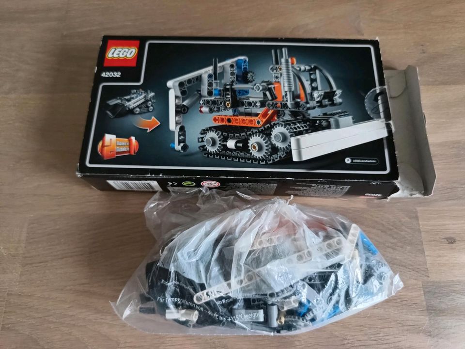 Lego Technic 42032 Kompakt-Raupenlader mit OVP in Bad Oldesloe