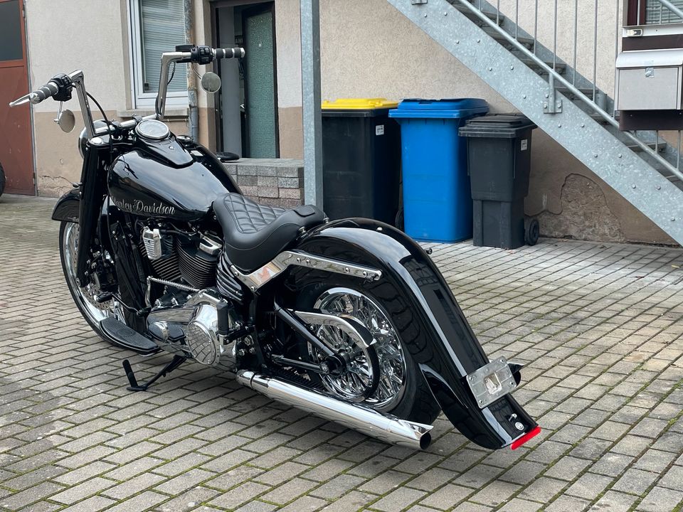 Harley Heritage M8 107 Chicano in Mosbach