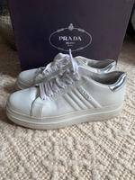 PRADA Sneaker Turnschuhe weiß Silber echt Leder 38-39 dicke Sohle Nordrhein-Westfalen - Witten Vorschau