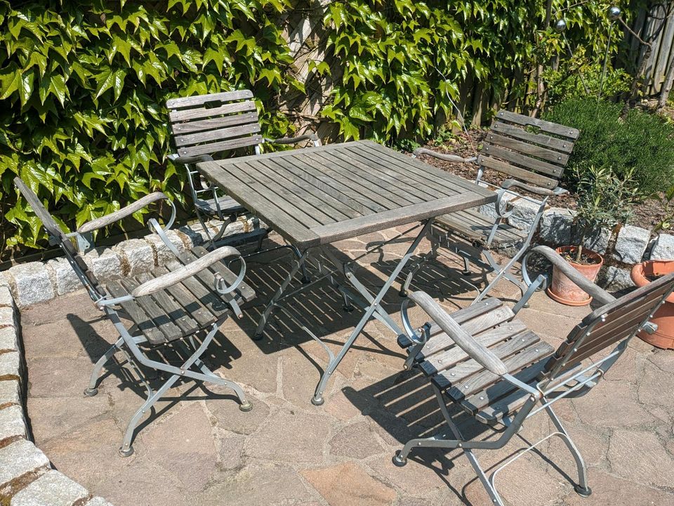 Gartenstühle mit Tisch und in Issum