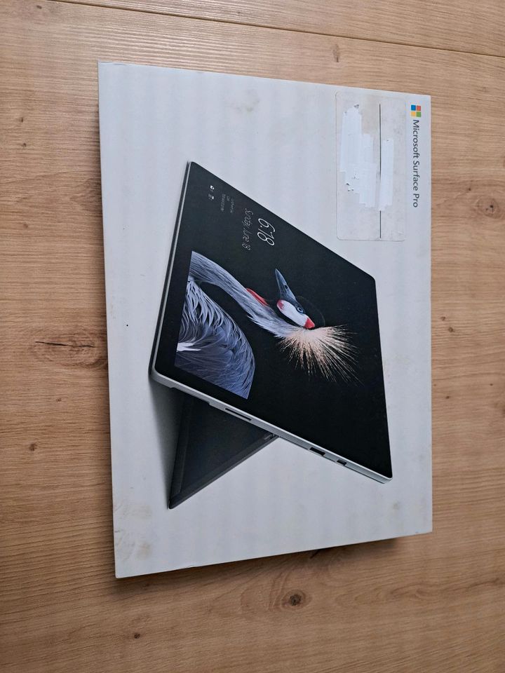 Microsoft Surface Pro Windows 10 in Düsseldorf