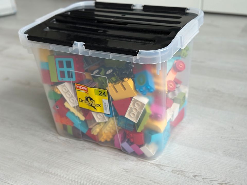 Lego Duplo Konstruktionsspielzeug ganze Kiste in Heiligenhaus