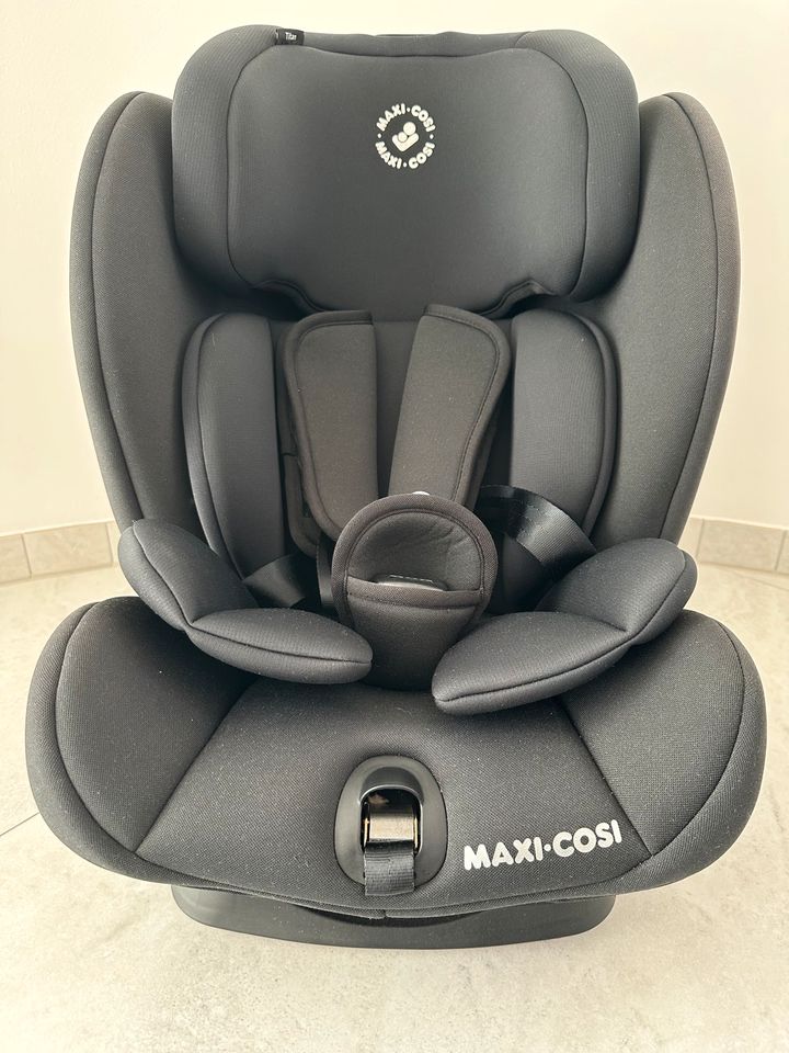 Maxi-Cosi Titan Kindersitz mit ISOFIX in schwarz inkl. Einlage in Weinstadt