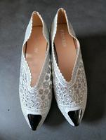 Schicke Damenschuhe weiß-silber Größe 39 Hessen - Lohra Vorschau