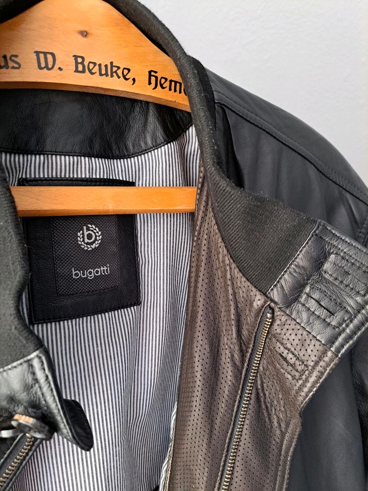 Herren Leder Jacke Gr XXL Bugatti in Velbert