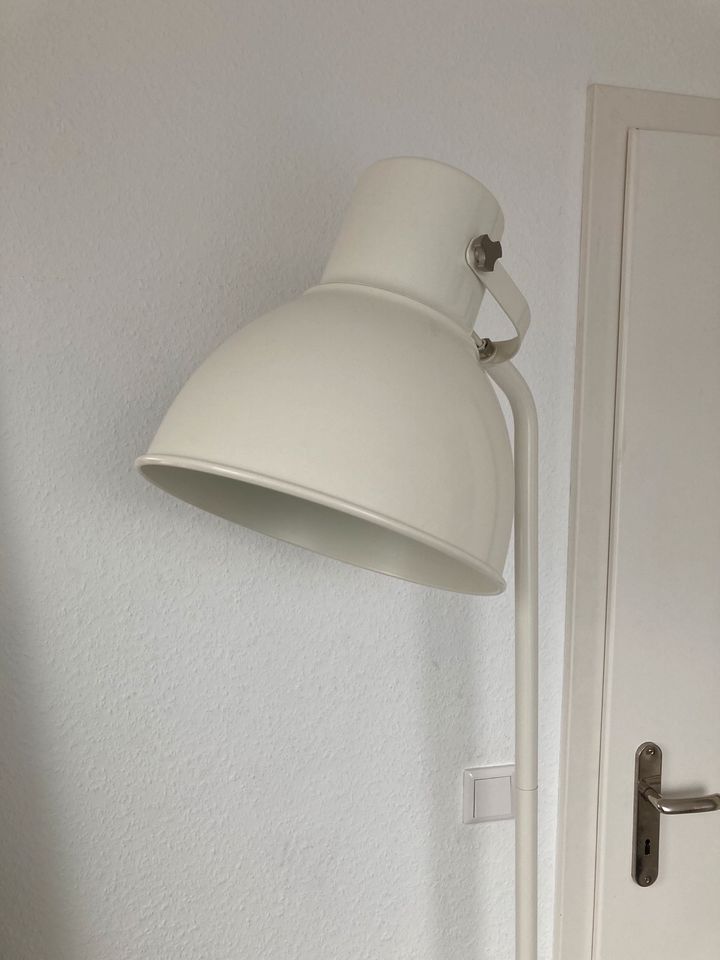 Ikea Stehlampe Top Zustand große Lampe in Schwanenweiß in Kleve