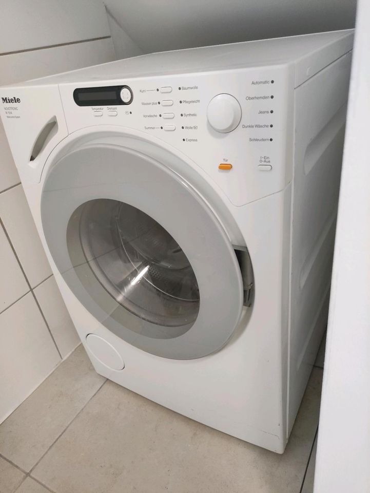 Miele Waschmaschine Novotronic W1514 defekt, Wäsche leicht feucht in Merzig