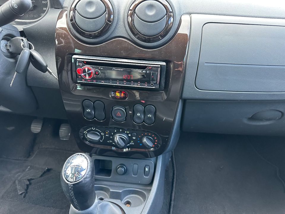 Dacia Duster I GPS 4x2*LPG-GAS*LEDER*NAVI*4xEL-FENSTER in Hilgert