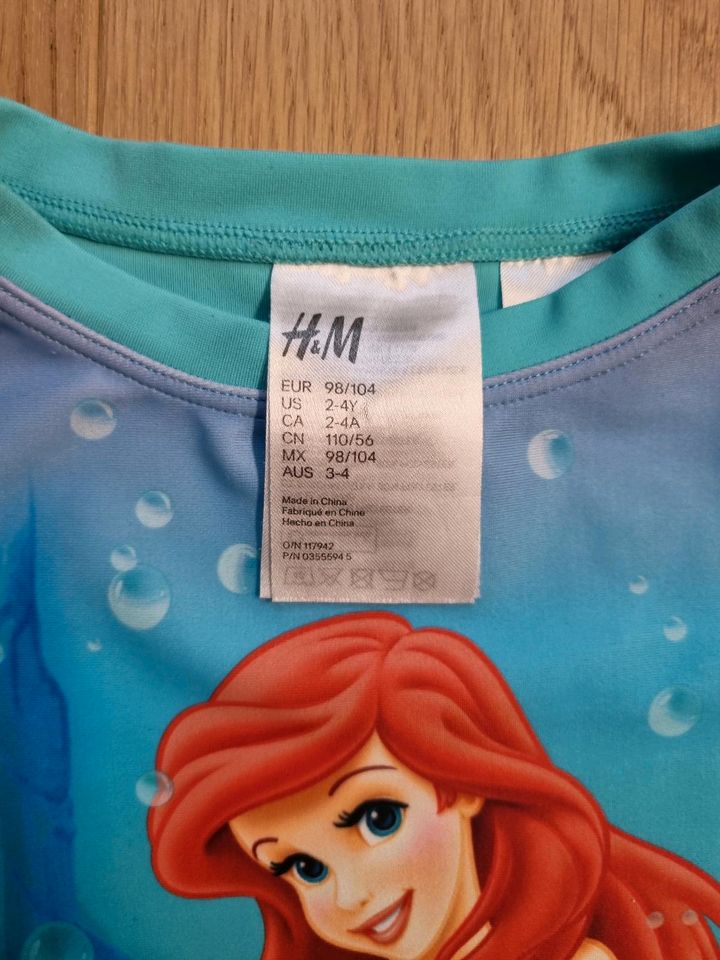 H&M UV Shirt, Badeshirt Ariel Gr. 98/104 in Schöntal