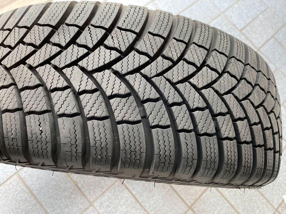 4 x Winterreifen auf Felge VW Golf 205 55 R16 Bridgestone in Weimar