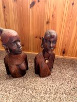 2 Holz Figuren zu verkaufen Höhe 33cm Niedersachsen - Bad Bodenteich Vorschau