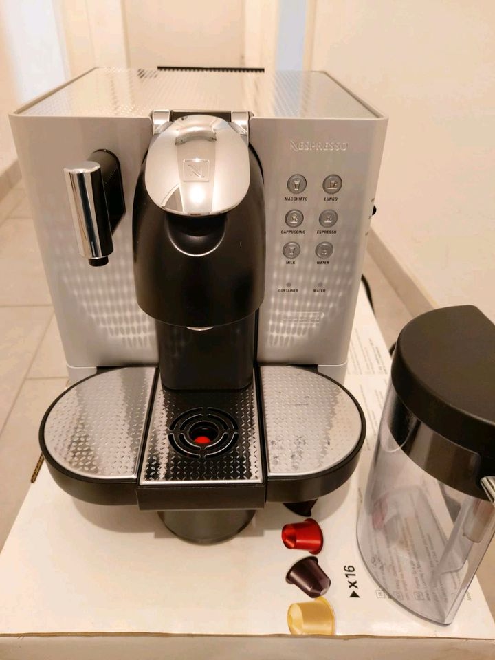 De Longhi  Nespresso Kaffeemaschine in Gehrden