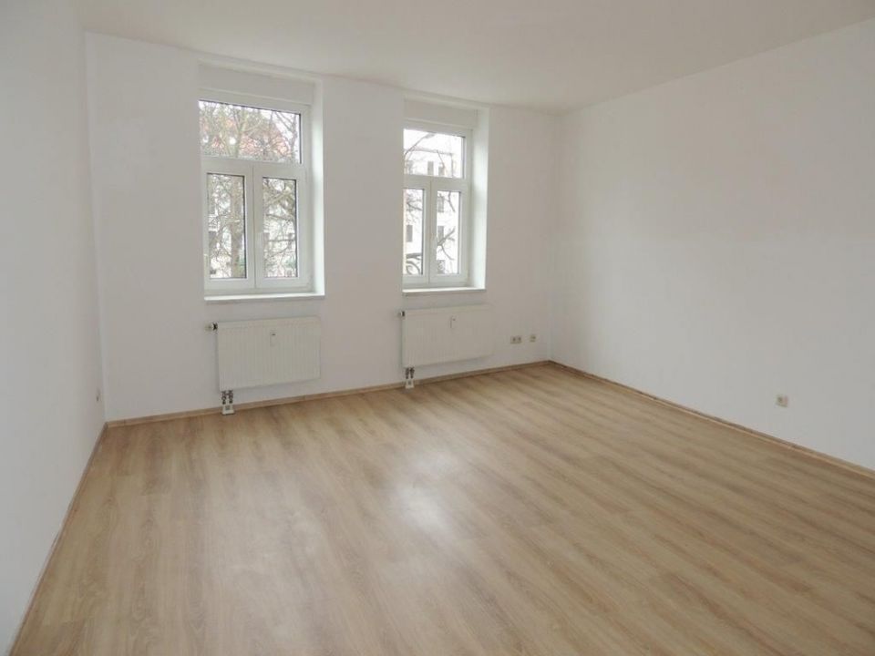 Ideale Wohnung mit Arbeitszimmer, EINBAUKÜCHE & PKW-Stellplatz zu vermieten! in Zwickau