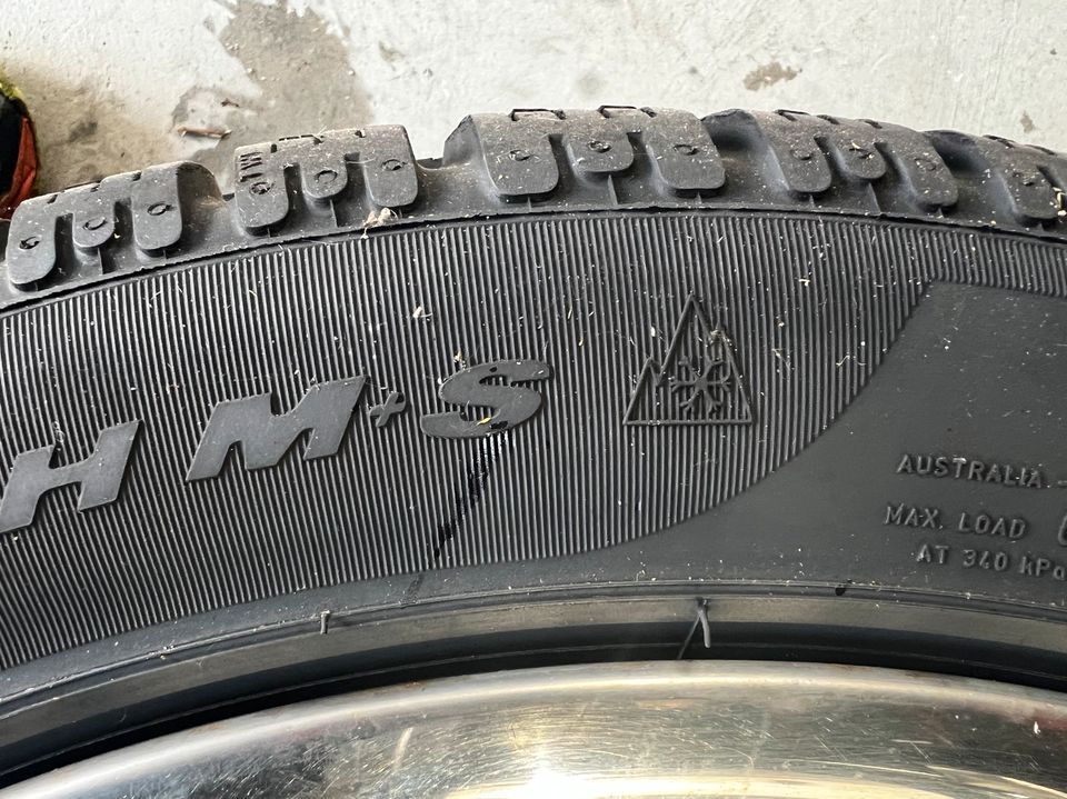 4x Komplettrad 225/45 R17, M+S, Pirelli Sottozero in Selters