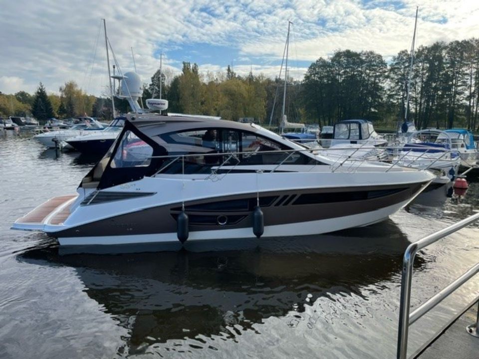 Cobrey 33 HT Motoryacht in Bargteheide