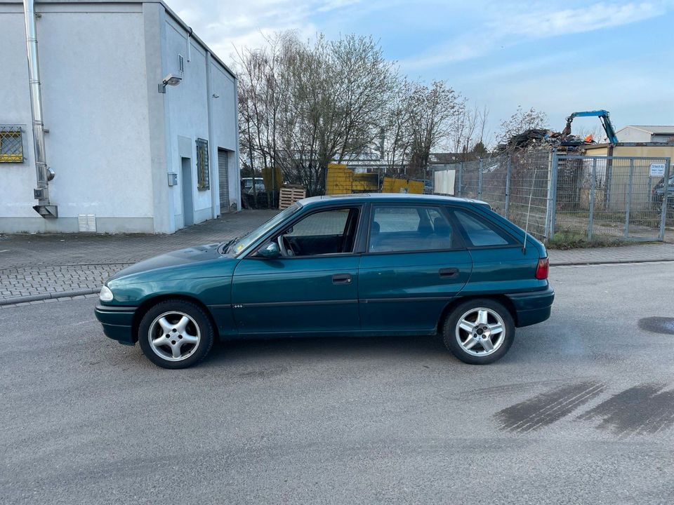 Opel Astra /Automatik / Glasschiebedach in Worms