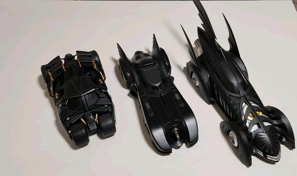 Bat mobil Hot Wheels 1:18 in Essen