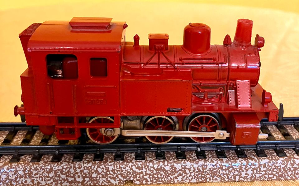 Märklin Dampf-Lok H0  3029  rot in Offenburg