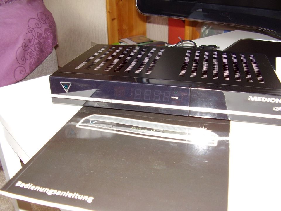 Philips 40PFL + Medion Sat-Receiver in Elsdorf