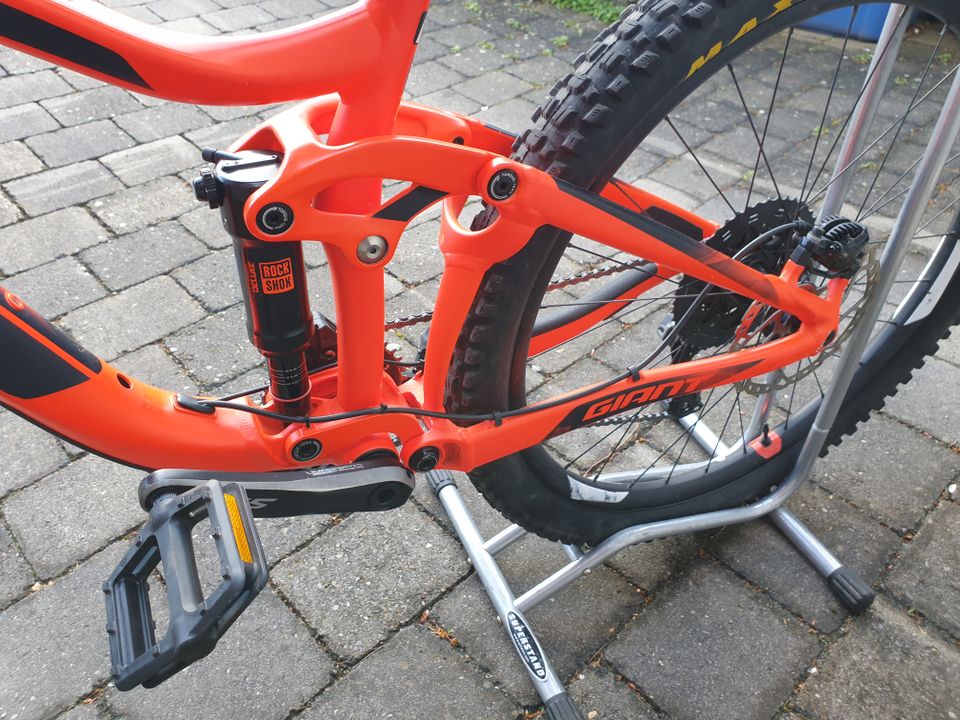 Giant Reign 2 / Enduro Bike 27.5" / 2019 / Neon Red / S in Dietingen