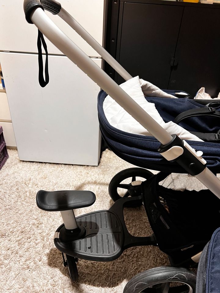 Bugaboo Fox mit Regenverdeck, Mitfahrbrett, Kinderwagen in Navy in Düsseldorf