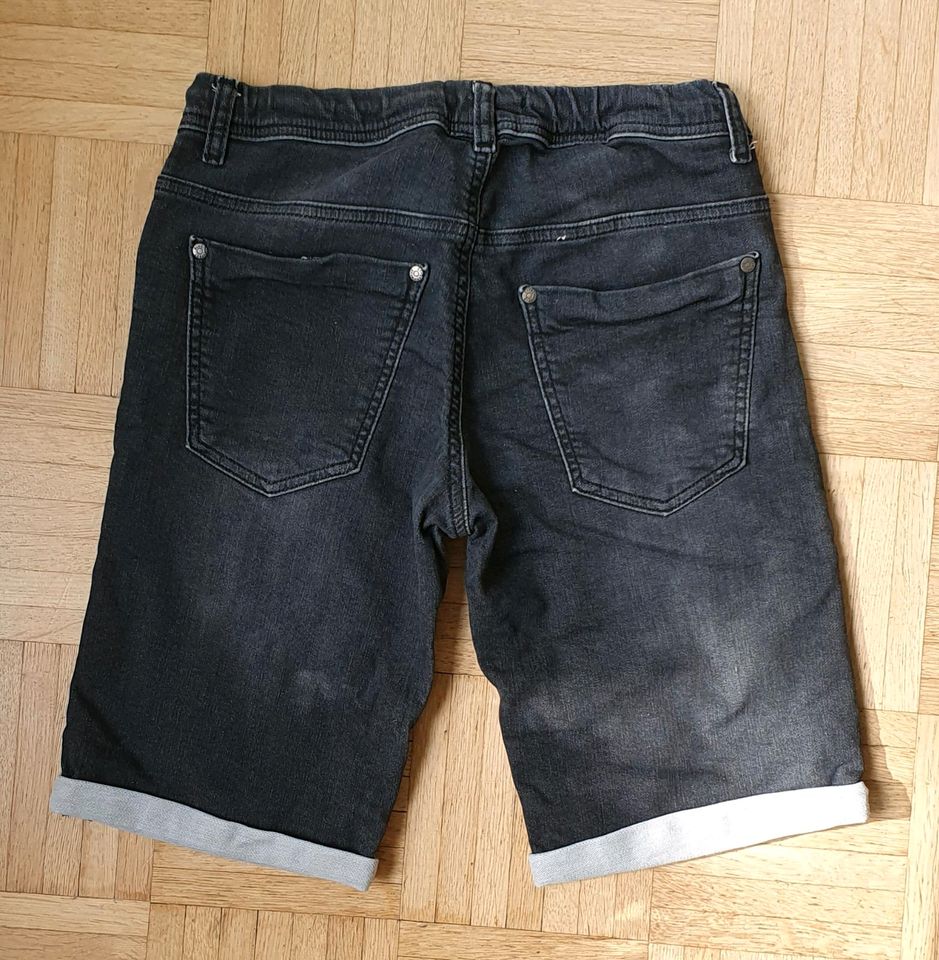 Shorts Gr. 164 schwarz "Blue Effect" in Osnabrück