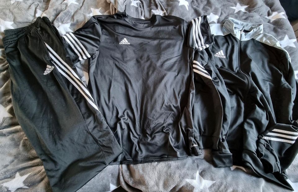 Adidas Trainingsanzug mit T-Shirt in Duisburg