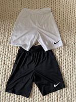 2 x Nike Sportshorts Dri-Fit Gr. S schwarz + weiß Hamburg-Nord - Hamburg Eppendorf Vorschau